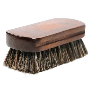 Щетка для чистки кожи и текстиля в салоне автомобиля с деревянной ручкой из конского волоса